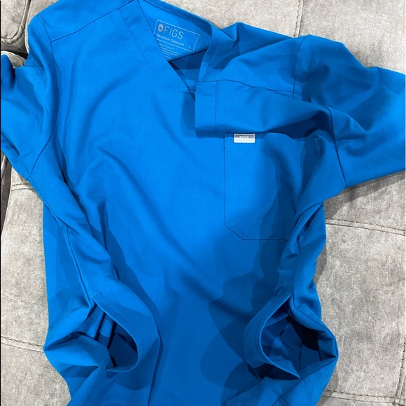 Large 3 Pocket Blue Scrub Top - Picture 3 of 3